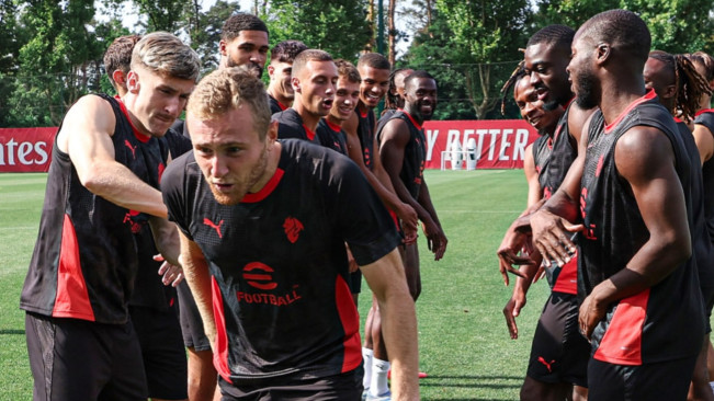 Pemain AC Milan latihan. [Instagram]